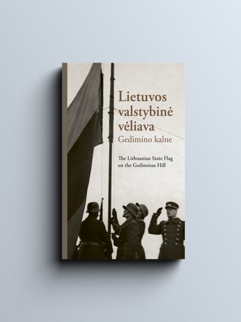 Lietuvos valstybinė vėliava Gedimino kalne1