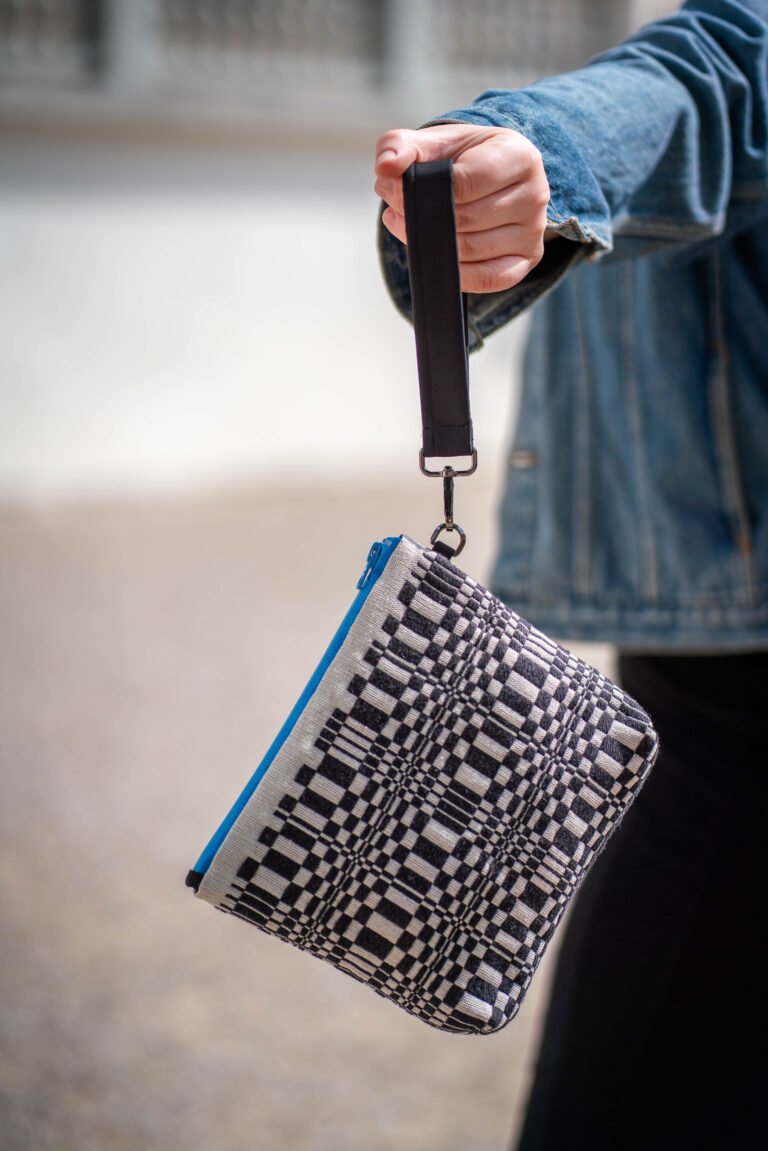 Juoda – balta (delninė)