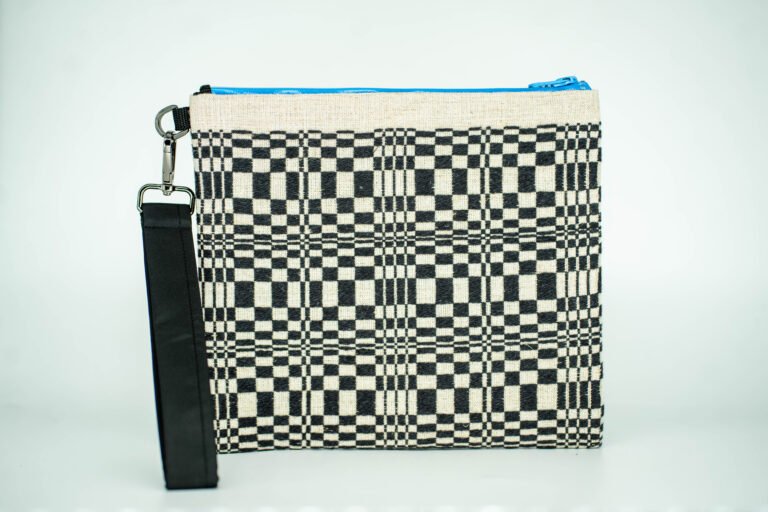 Juoda – balta (delninė)