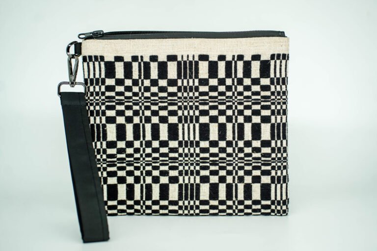 Juoda – balta (delninė)