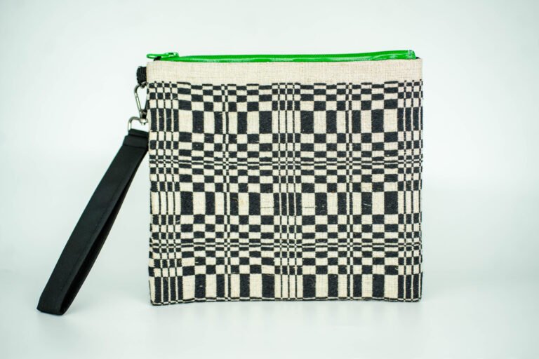 Juoda – balta (delninė)