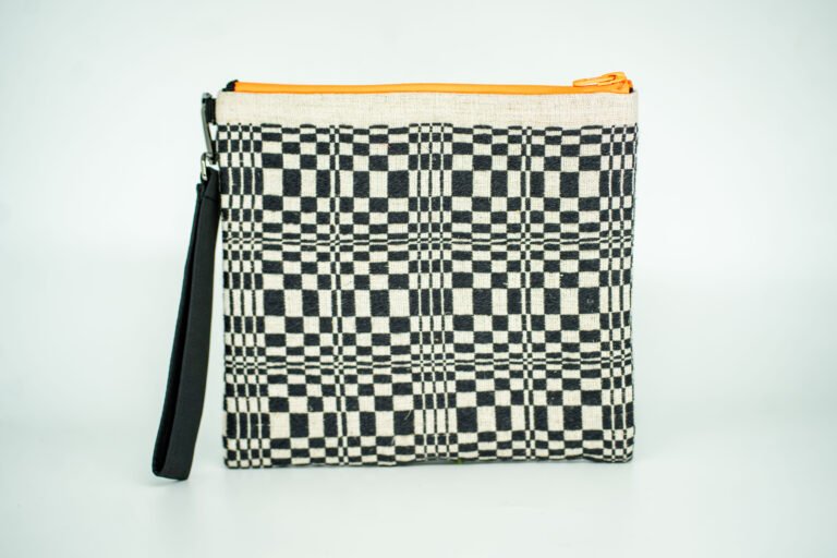 Juoda – balta (delninė)